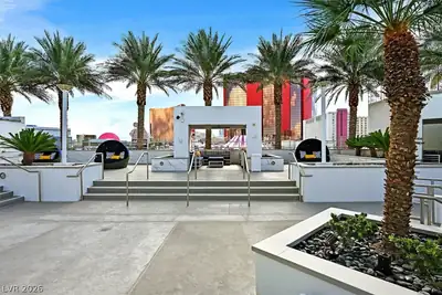 2700 Las Vegas Boulevard 707, Las Vegas, NV 89109 Patio