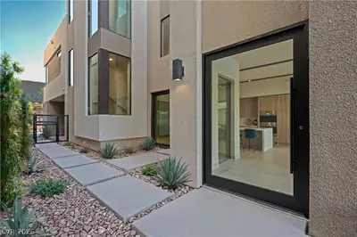 60 Lakefront Drive, Henderson, NV 89011 Entry