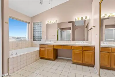 248 Cannes Street, Henderson, NV 89015 Primary Bathroom