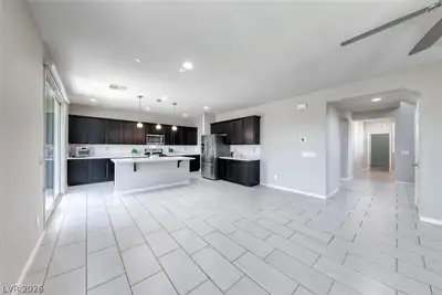 1172 Strada Pecei, Henderson, NV 89011 Kitchen