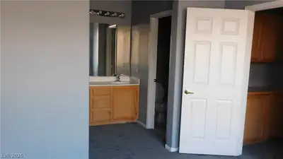 10231 Deerfield Beach Avenue 202, Las Vegas, NV 89129 Primary Bathroom