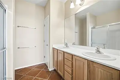 2572 Centaurus Street, Henderson, NV 89044 Primary Bathroom