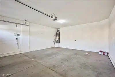 5859 Belvedere Canyon Avenue, Las Vegas, NV 89139 Garage