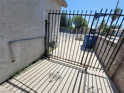 1929 Evelyn Avenue, Henderson, NV 89011 Yard