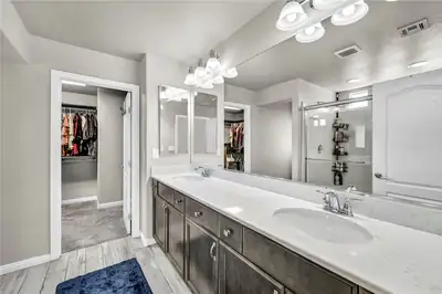 9839 Toad Hollow Street, Las Vegas, NV 89141 Primary Bathroom