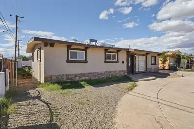2705 Berg Street, North Las Vegas, NV 89030 Front of Structure