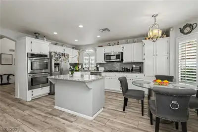 9824 Cactus View Avenue, Las Vegas, NV 89117 Kitchen