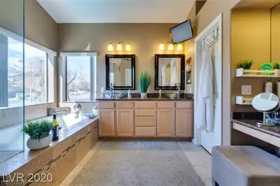 813 White Falcon Street, Las Vegas, NV 89144 Primary Bathroom