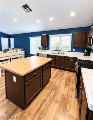 6904 Haven Hollow Avenue, Las Vegas, NV 89130 Kitchen