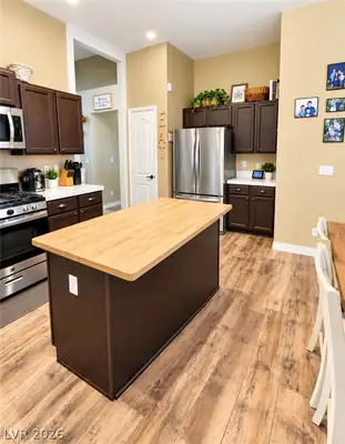 6904 Haven Hollow Avenue, Las Vegas, NV 89130 Kitchen