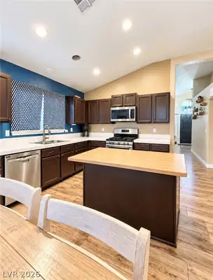 6904 Haven Hollow Avenue, Las Vegas, NV 89130 Kitchen