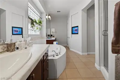 7325 Cypress Run Drive, Las Vegas, NV 89131 Primary Bathroom