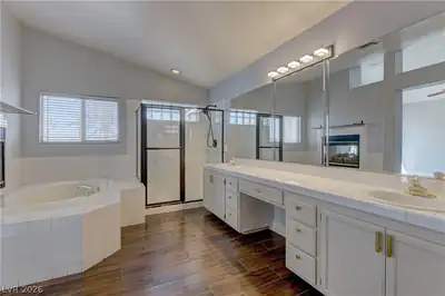 9217 Valador Avenue, Las Vegas, NV 89129 Primary Bathroom