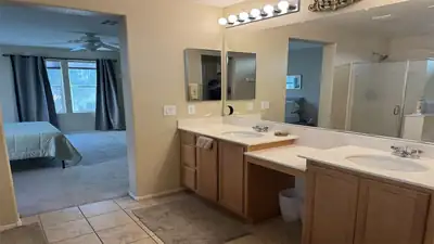 3136 Monet Sunrise Avenue, Henderson, NV 89044 Primary Bathroom
