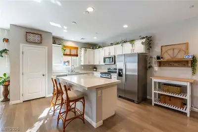 10595 Deibel Avenue, Las Vegas, NV 89166 Kitchen