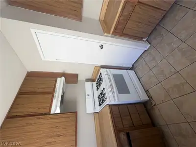 6824 Atrium Avenue, Las Vegas, NV 89108 Kitchen