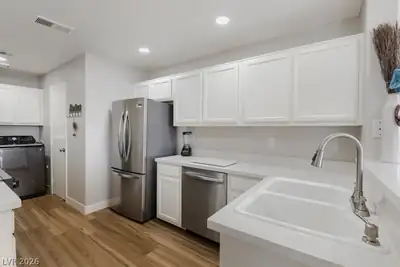 8200 Crystal Star Court, Las Vegas, NV 89145 Kitchen