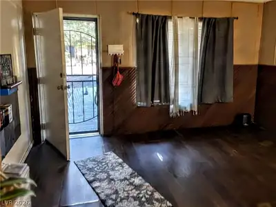 585 South Royal Crest Circle 3, Las Vegas, NV 89169 Entry