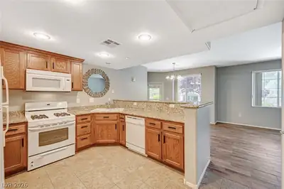 50 Aura De Blanco Street 19103, Henderson, NV 89074 Kitchen