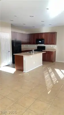 9275 Weeping Hollow Avenue, Las Vegas, NV 89178 Kitchen