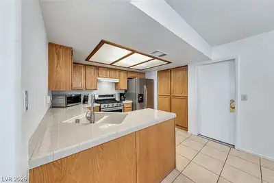 9621 Intercoastal Drive, Las Vegas, NV 89117 Kitchen