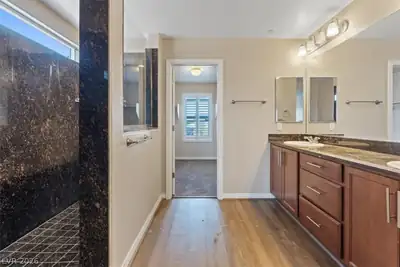 1121 Copper Grass Street, Henderson, NV 89011 Primary Bathroom