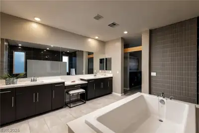 735 Glowing Horizon Street, Henderson, NV 89052 Primary Bathroom