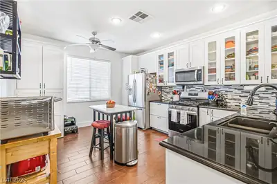 207 Pretty Sunset Terrace, Henderson, NV 89015 Kitchen
