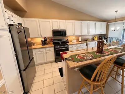 1825 Ginger Blossom Avenue, North Las Vegas, NV 89031 Kitchen