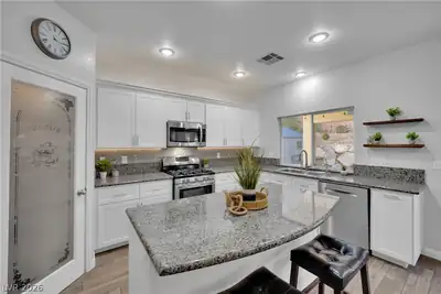 672 Pacific Cascades Drive, Henderson, NV 89012 Kitchen