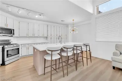 1692 Mountain Song Court, Henderson, NV 89074 Kitchen