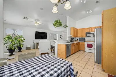 998 Trackers Glen Avenue, Henderson, NV 89015 Kitchen