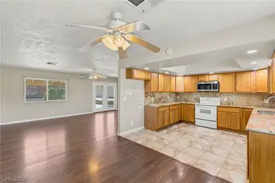 261 East Delamar Drive, Henderson, NV 89015 Kitchen