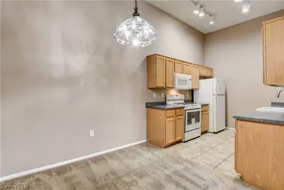 3361 INDIAN SHADOW Street 202, Las Vegas, NV 89129 Kitchen