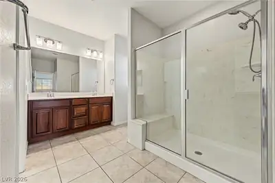324 Zenith Crest Street, Henderson, NV 89015 Primary Bathroom