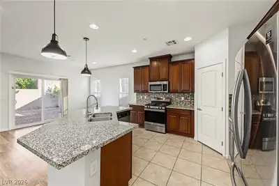 324 Zenith Crest Street, Henderson, NV 89015 Kitchen